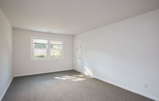 2 beds, 1 bath, $1,050, Unit 2157 Lenox Rd B2