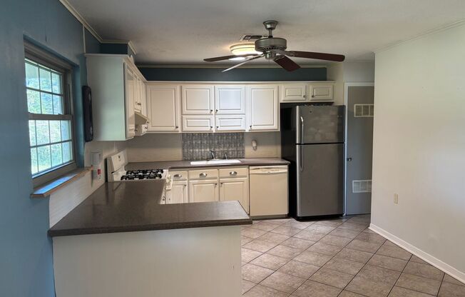 Charming 3-Bedroom, 1.5-Bath Home in Lake Charles