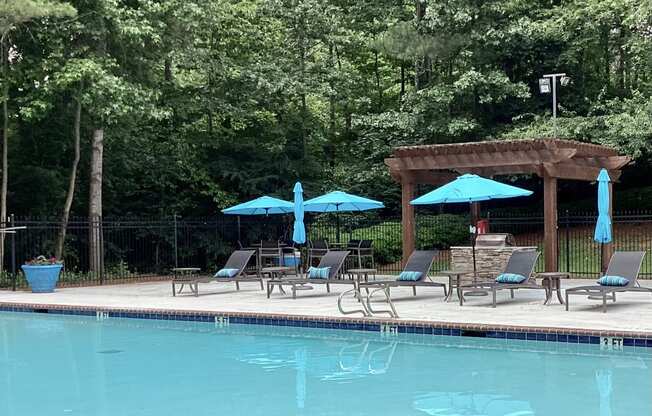Place at Midway Douglasville GA sparkling swimming pool with chaise lounge chairs and umbrellas