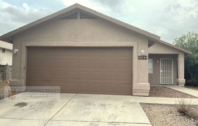 3 bed 2 bath, garage, fenced yard, washer/dryer