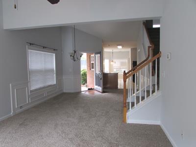 3 Bedroom 2.5 Bath Condo Located Off Barrett Pkwy in Kennesaw! GREAT Location!