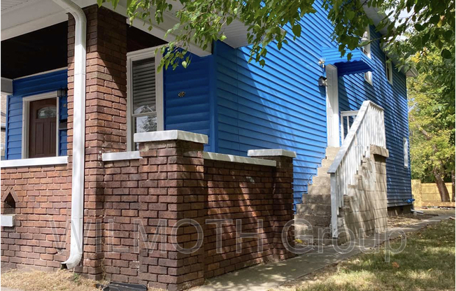 316 W 29 ST