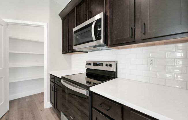 3 beds, 2 baths, 1,701 sqft, $2,700, Unit 660 S. MISSION AVE.