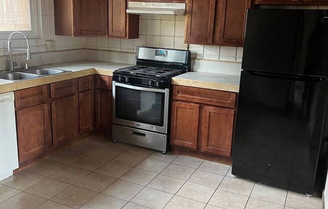 2 beds, 1 bath, $1,850