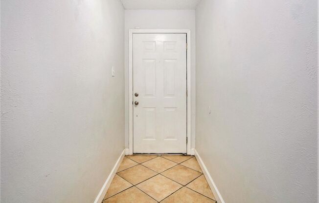 Beautifully crafted 3-2-2 in Arlington with Fridge included!