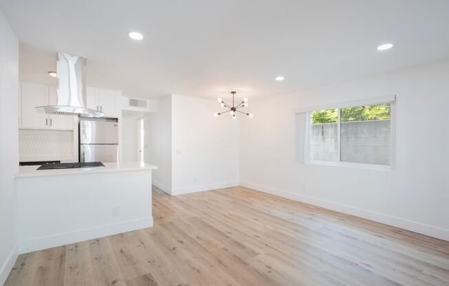 1031 N Orange Grove Ave