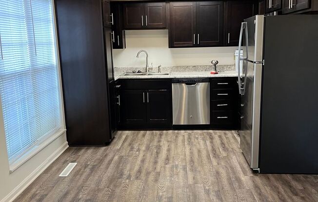 2 beds, 1 bath, 961 sqft, $1,500, Unit 07102