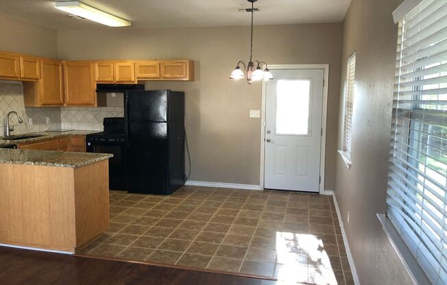 2 beds, 1 bath, 800 sqft, $1,395