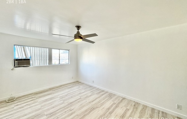 1121 N KINGS RD