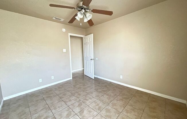 3 beds, 2 baths, 1,296 sqft, $1,250