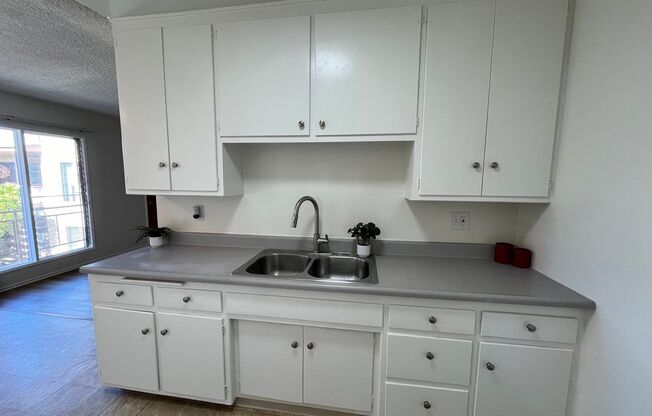 1 bed, 1 bath, 640 sqft, $1,795, Unit Unit 11