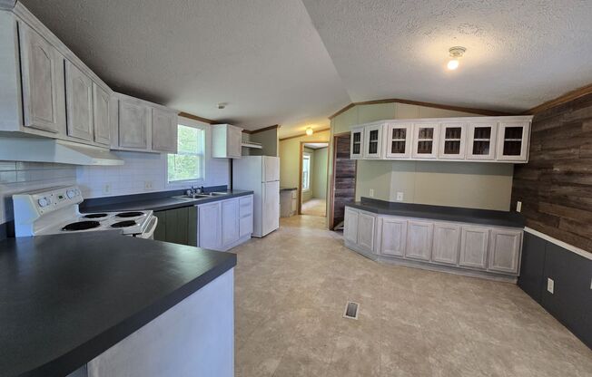 Country Living in Grays Creek! 3 Bedroom, 2 Baths convenient to Hwy 87 & Ft Bragg.