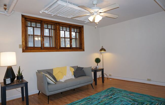 20  -  1536 LaSalle