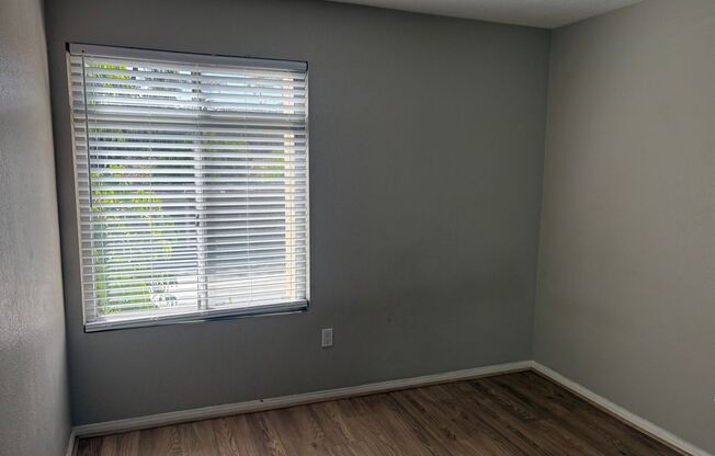 2 beds, 1 bath, $2,195, Unit UNIT 2