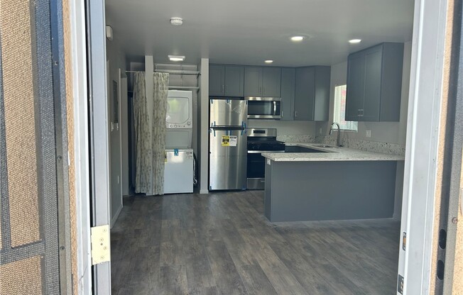 1 bed, 1 bath, 500 sqft, $2,100