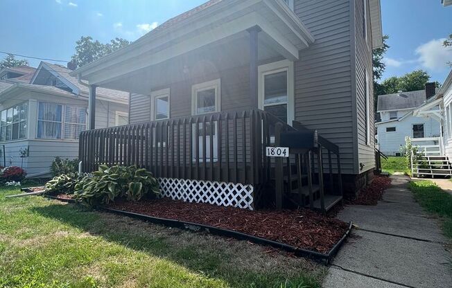 3 beds, 1 bath, $1,350