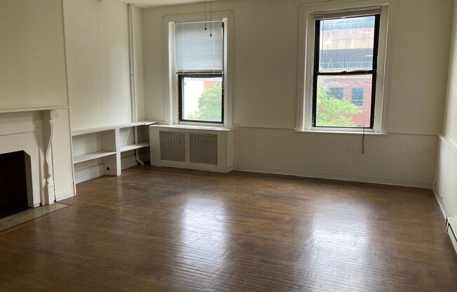 1 bed, 1 bath, 700 sqft, $1,349, Unit 42-3