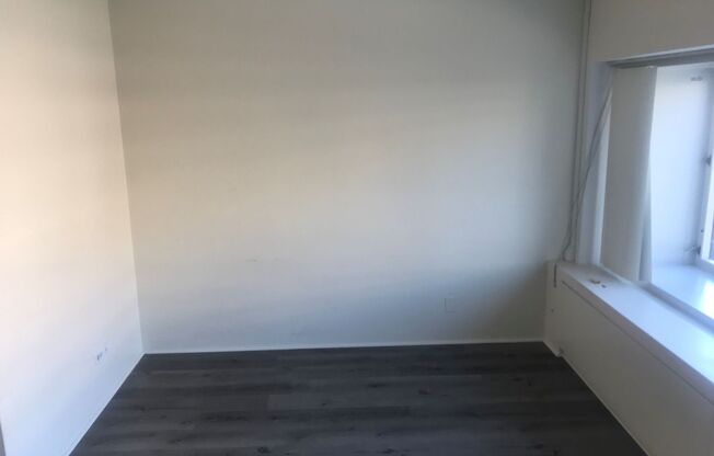 UPDATED FURNISHED STUDIO ON U OF M CAMPUS