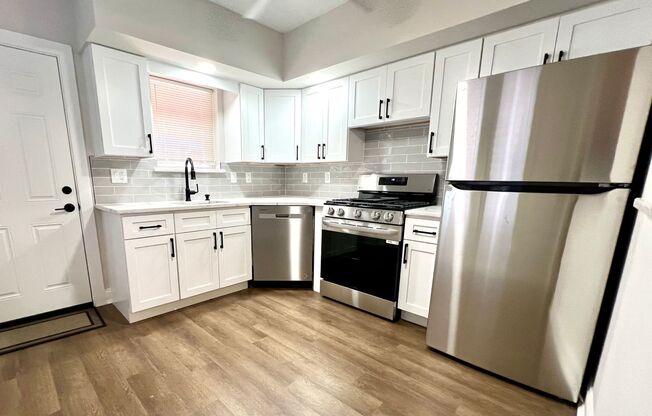 Recently Renovated 3-Bedroom Townhome in Tacony! Available NOW!