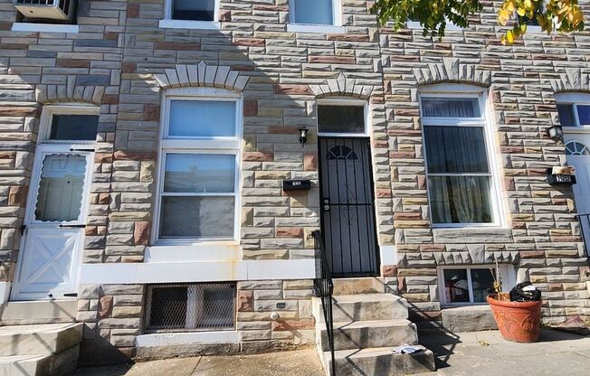 Spacious 3 Bedroom 1 Bathroom Townhome Located in West Baltimore!