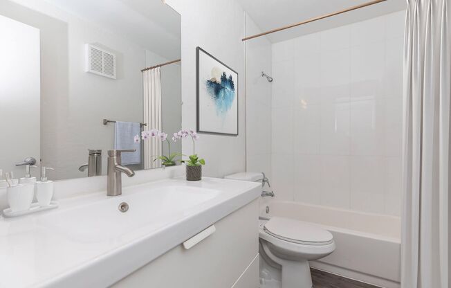 2 beds, 1 bath, 800 sqft, $1,549, Unit 112