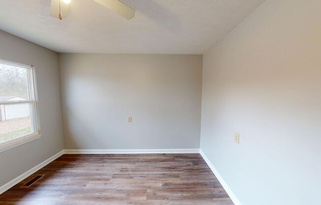3 beds, 1 bath, 900 sqft, $1,200, Unit 333