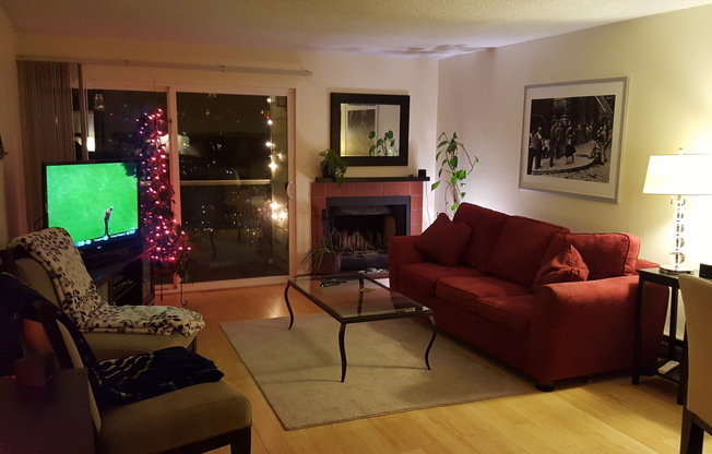 2 beds, 2 baths, $2,195, Unit Unit B101