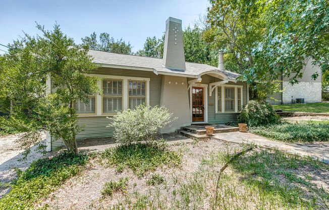 2-BEDROOM ALAMO HEIGHTS COTTAGE
