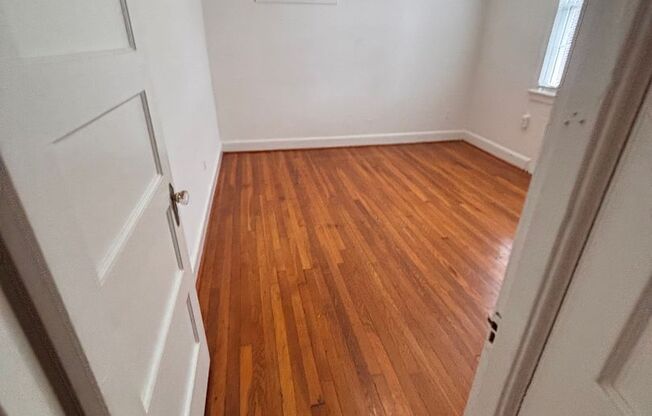 2 beds, 1 bath, 822 sqft, $1,895, Unit 402 #11