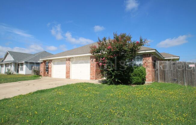 Charming 3-Bedroom Duplex in Prime Killeen Location!