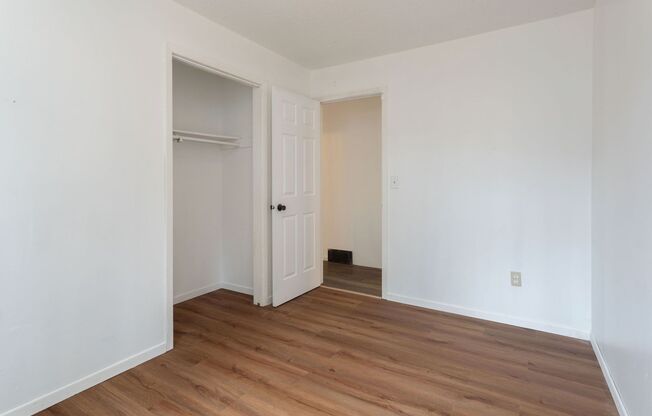 3 beds, 1 bath, $1,650, Unit 1432-2