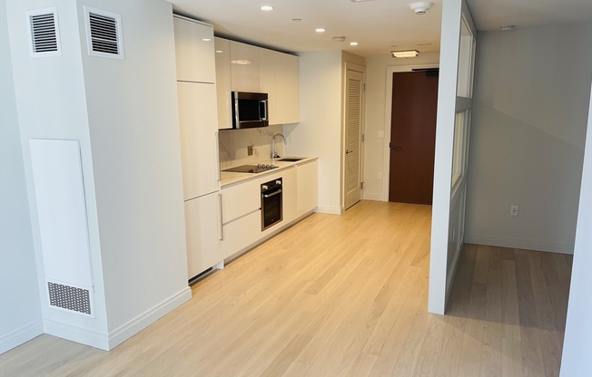 Studio, 1 bath, 531 sqft, $4,100, Unit 910