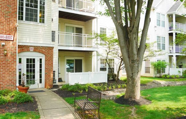 2 Bedroom Condominium in Sought After Community!