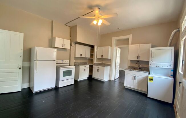 2 beds, 1 bath, 800 sqft, $1,600, Unit Unit 2