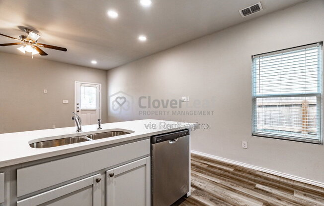 3 beds, 2.5 baths, 1,261 sqft, $1,397, Unit 24