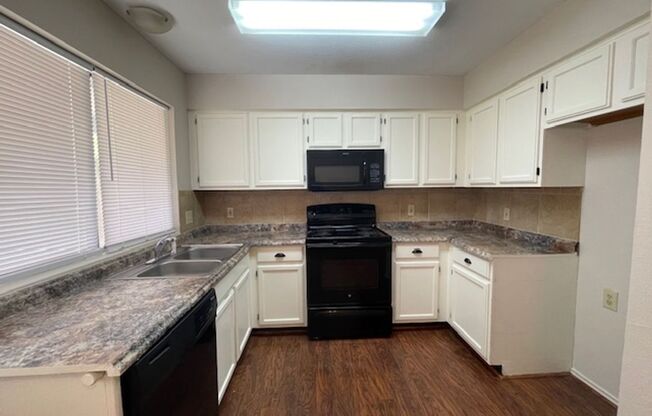 2 beds, 1.5 baths, $1,400, Unit #A