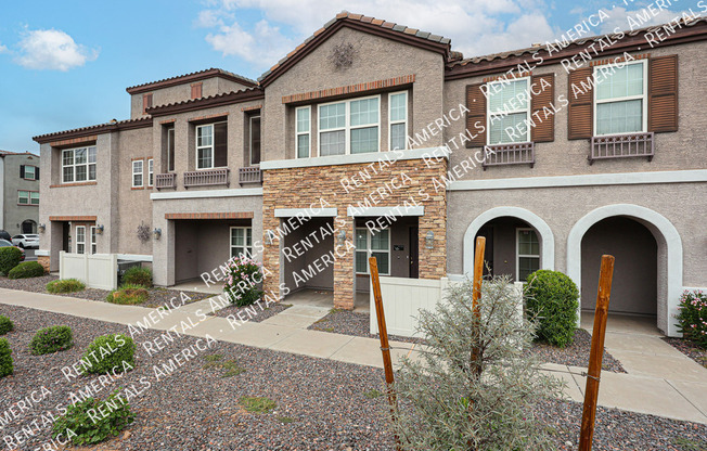 2353 E HUNTINGTON DR