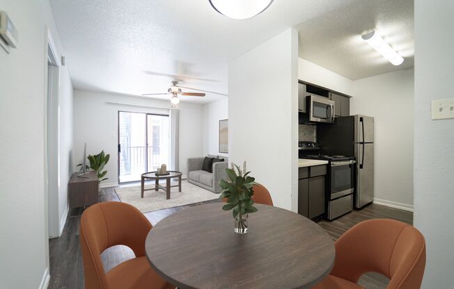 2 beds, 1 bath, 746 sqft, $939, Unit 718