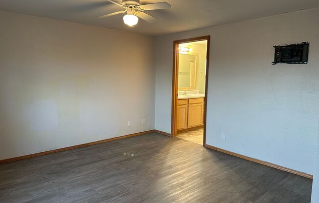 2 beds, 2 baths, $1,900