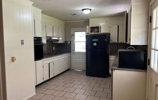 3 beds, 2 baths, $1,400