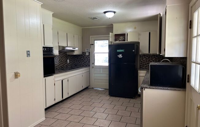 3 beds, 2 baths, $1,400