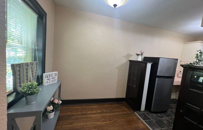 Studio, 1 bath, 650 sqft, $795, Unit Unit 202 Studio A650