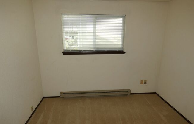 2 beds, 1 bath, $1,450, Unit Unit 05