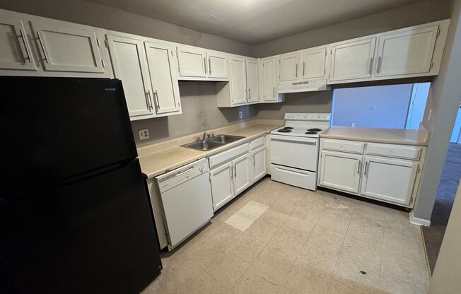 3 beds, 2 baths, 1,155 sqft, $1,050, Unit D03