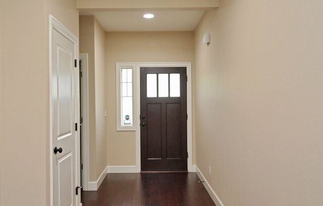 Gorgeous Modern Construction 5+ Bed/3.5 Bath Bethany Home