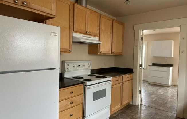 2 beds, 1 bath, $1,900