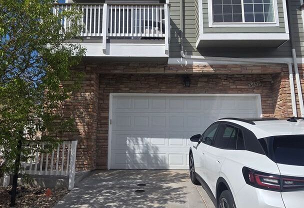 Modern 4 Bedroom 5 Bath Townhome - With Lots of Natural Light and Great Views!