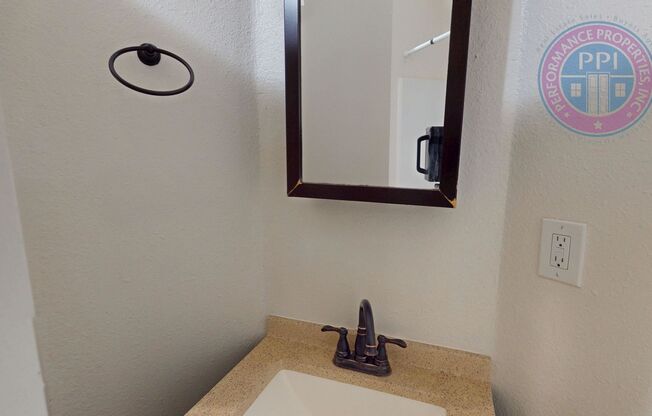 2 beds, 1 bath, 800 sqft, $1,645, Unit Upper