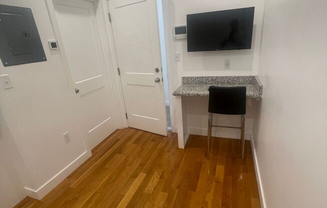 Studio, 1 bath, 9,999 sqft, $1,495, Unit 21-22