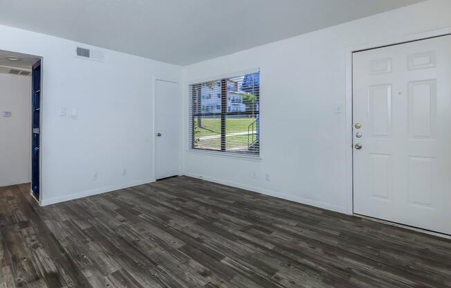 SPACIOUS LIVING ROOM